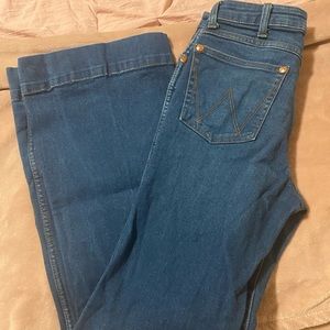 Trouser boot wranglers size 26. Very flattering I always got compliments